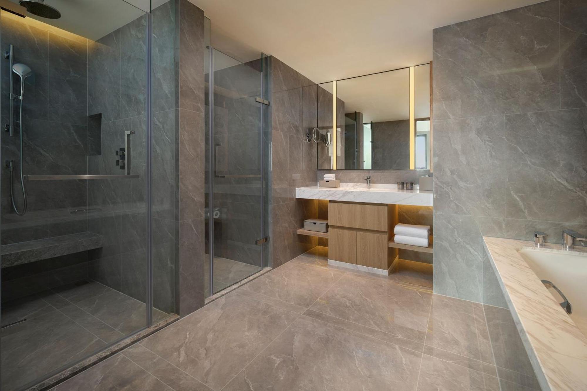 Courtyard By Marriott Xujiahui Hotel