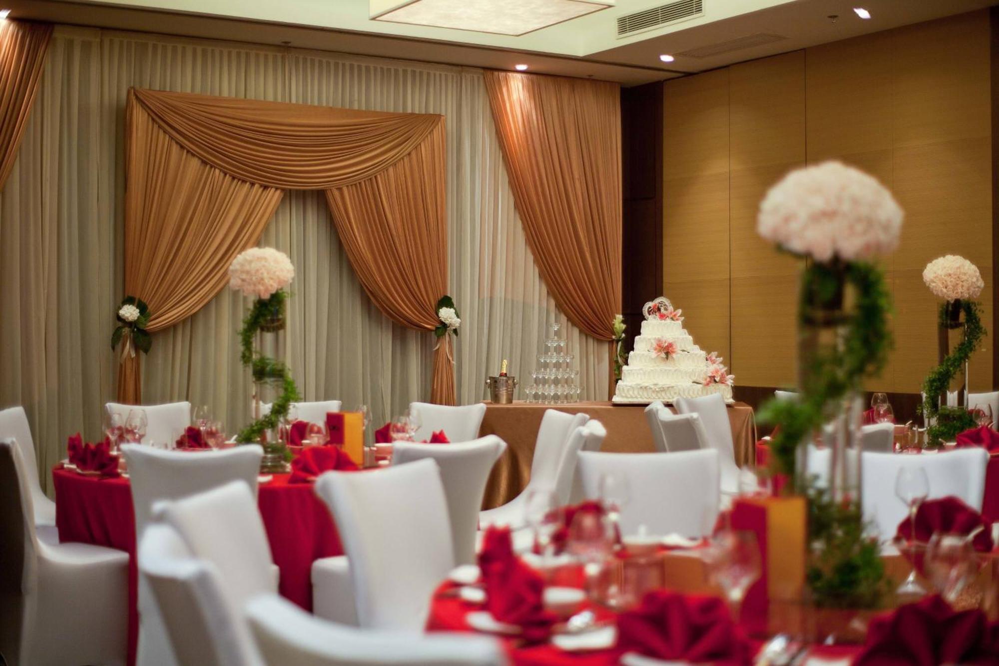 Hotel Courtyard By Marriott Xujiahui 4*