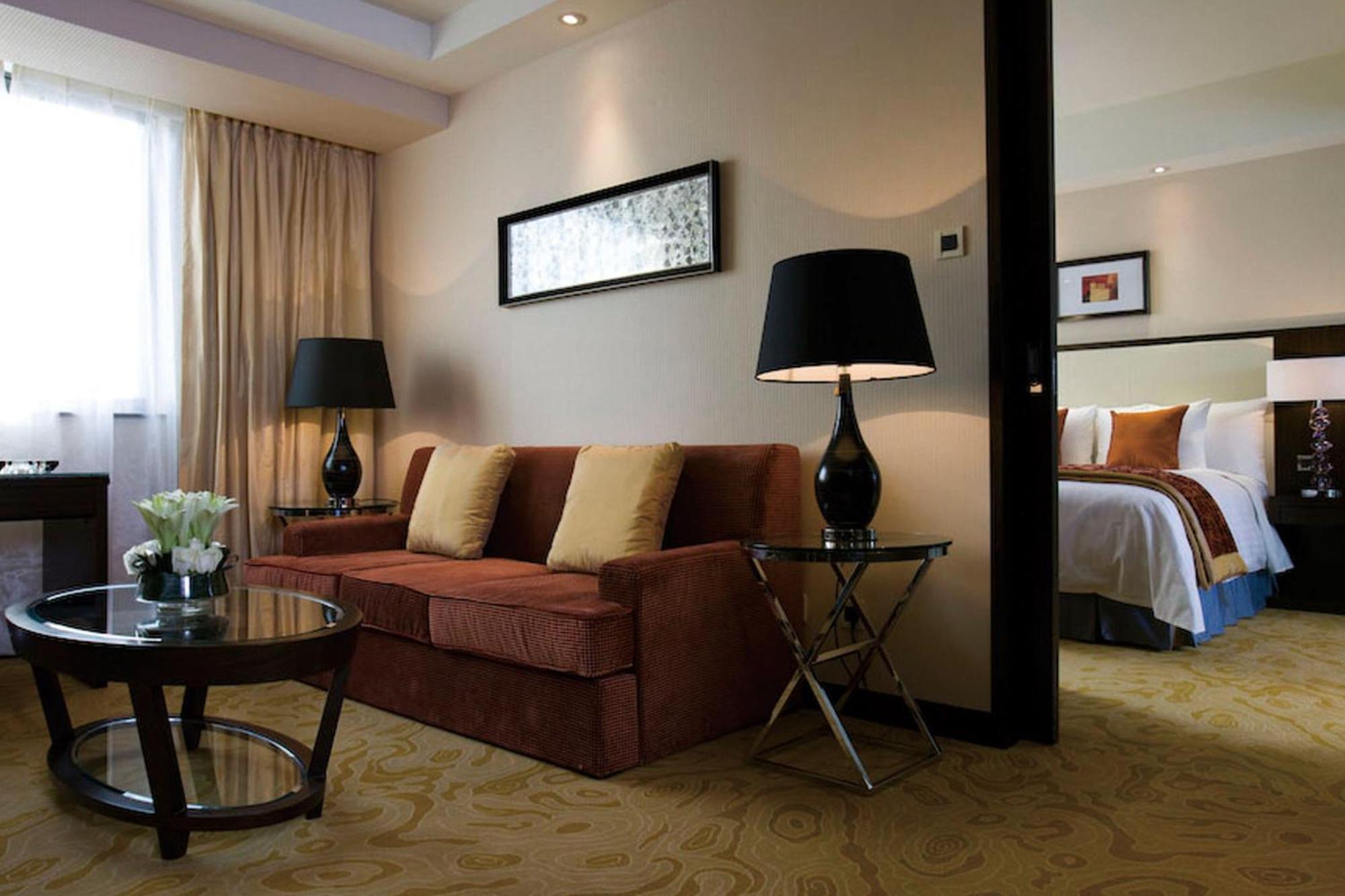 Hotel Courtyard By Marriott Xujiahui 4*