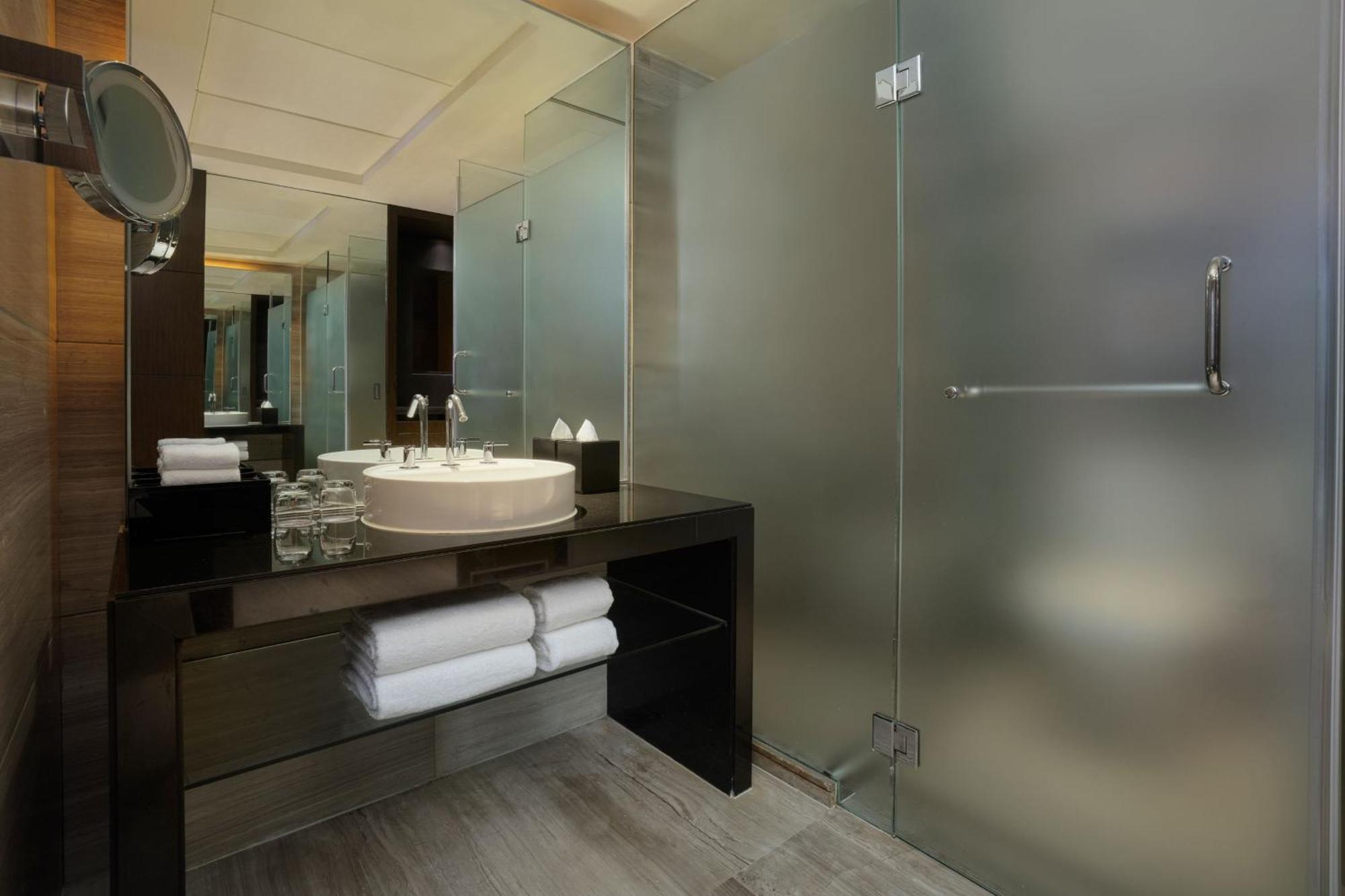 Courtyard By Marriott Xujiahui Hotel