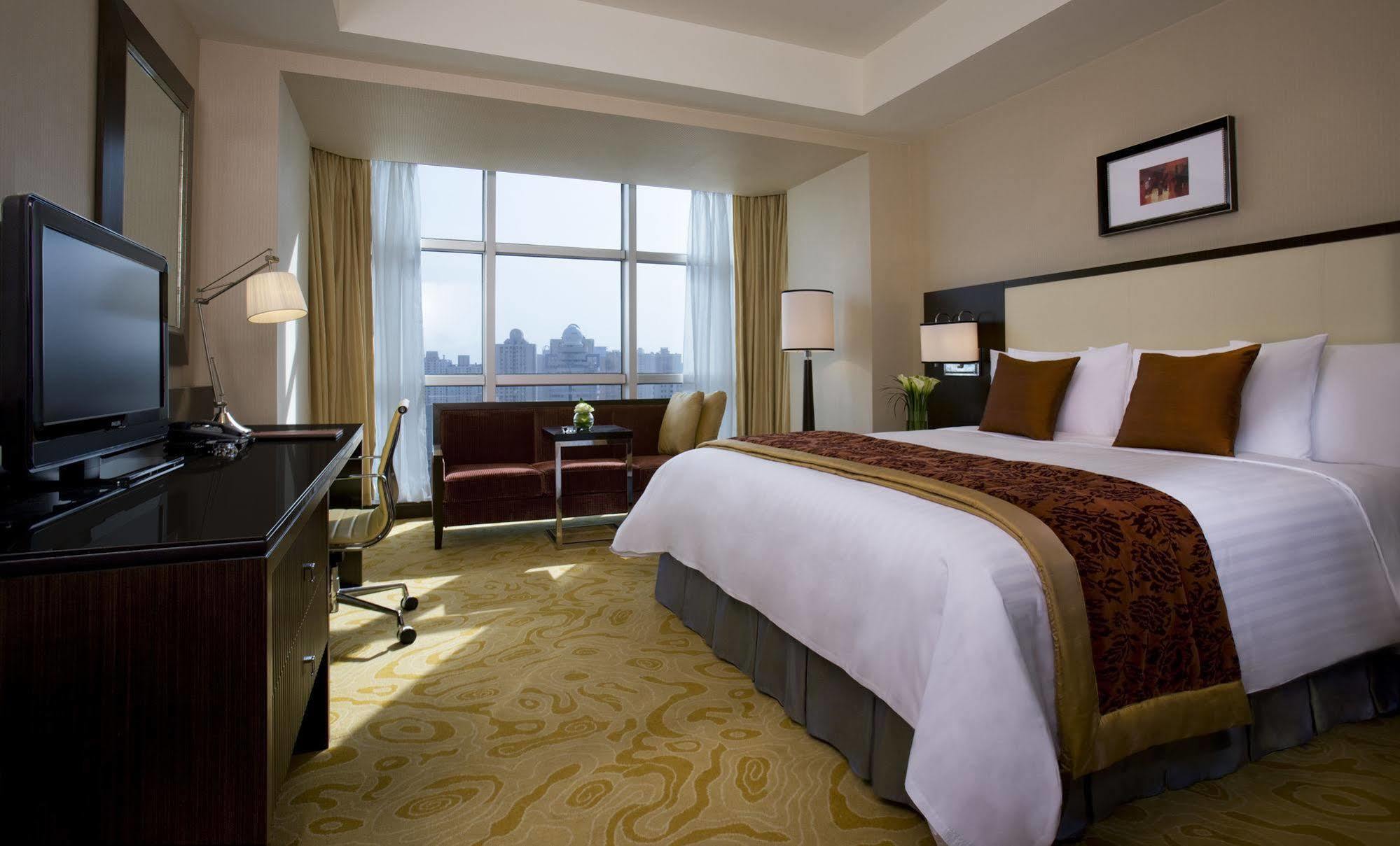 Hotel Courtyard By Marriott Xujiahui 4*